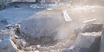 рф вдарила КАБами по Запорізькому району, під завалами може бути 84-річний чоловік