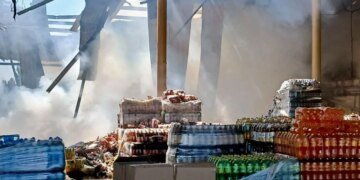 Ворог атакував Павлоград: горять склади, є жертва та поранені