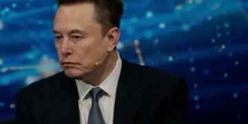 FT: Маск готовий дозволити Україні використовувати Starlink для ударів по рф, але рішення має ухвалити Білий дім