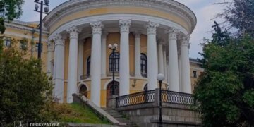 Государственный памятник был в частной собственности – суд вернул Октябрьский дворец Украине
