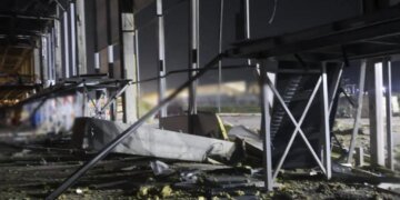 Київщина зазнала атаки рф балістикою та дронами, пошкоджено склади і вантажівки
