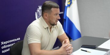 Херсонців попередили про тривалі відключення світла та води через атаки рф