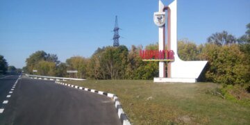 рф повторно атакувала Чернігів: є постраждалі, під завалами можуть бути працівники складу