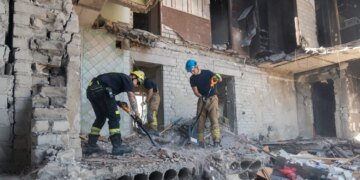У Харкові завершили ліквідацію наслідків удару по будинку 9 серпня, вивезли понад 100 тонн сміття