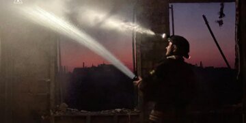Зеленський: рф щодня застосовує близько 220 КАБів проти прифронтових громад
