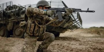 Українські виробники зброї попередили про ризик зриву постачань на фронт та запропонували рішення