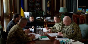Зеленський заслухав Драпатого та Хмару про ситуацію на Донеччині, задачі армії рф та підготовку протидії