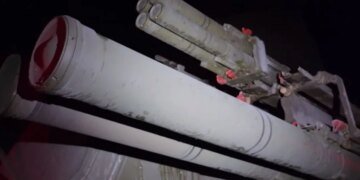 росіяни показали зблизька ППО москви з "Панцирем-С1М" на 35-метровій вежі