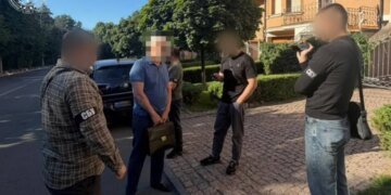 Металл с подсанкционного комбината РФ – через Турцию в Украину: владельцу компаний и его сыну сообщили о подозрении