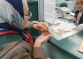 Части украинцев могут сократить надбавки: какие выплаты оказались под угрозой пересмотра