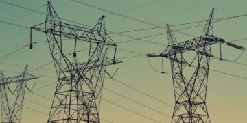 Через атаки рф без світла частина Києва і 6 областей, знеструмлено лінію до ЗАЕС