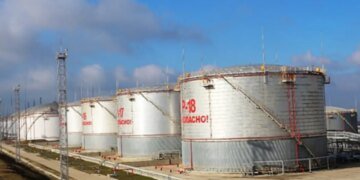 Украинские разведчики нанесли удары по двум аэродромам и нефтяному терминалу России