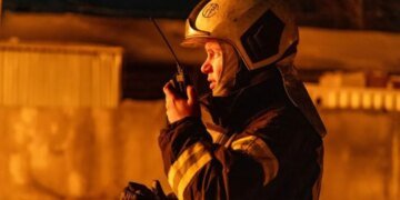 Сумы атаковали вражеские дроны: загорелся жилой двухэтажный дом