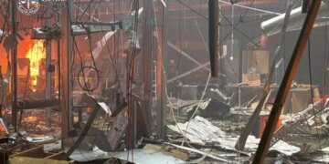 Удар рф по торговельному центру Кривого Рогу забрав п'ять життів, кількість поранених зросла до 52