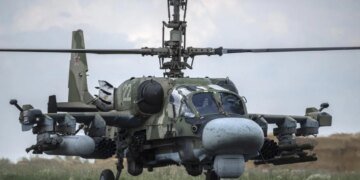 російський Ка-52 не зміг збити український FP-1 ракетою і був змушений перейти до гармати