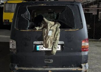 «Бросали осколки стекла»: в Луцке толпа напала на группу ТЦК. ФОТО