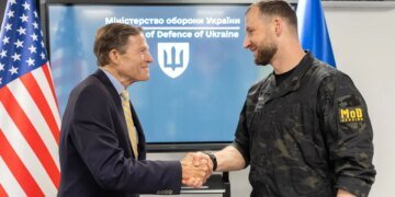 США можуть допомогти зупинити цю війну на умовах України – Хмара на зустрічі із сенатором Блюменталем