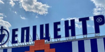 "Епіцентр" підтвердив: внаслідок атаки рф постраждали два їхні ТЦ в Одесі