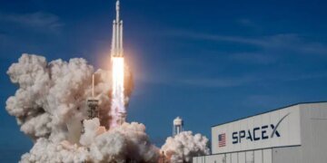 Маск анонсував запуск орбітальних дата-центрів SpaceX наприкінці 2027 року