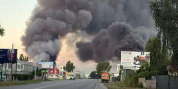 росіяни повторно вдарили по "Новій пошті" на Київщині під час ліквідації наслідків першого удару