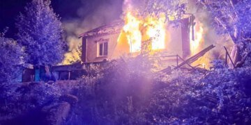 Окупанти атакували Зміїв на Харківщині загинула людина, серед постраждалих дитина
