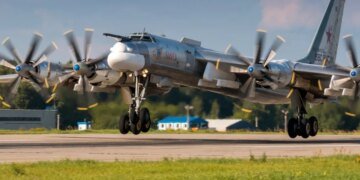 У росії після удару СБУ по "Енгельсу" могло залишитися 37 боєздатних Ту-95МС – Defense Express