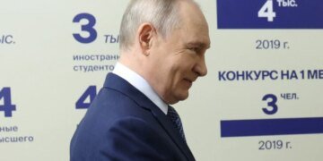 путін порівняв війну проти України з косатками, які нападають на білих ведмедів
