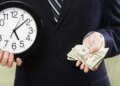 Автоматическое списание задолженности с карт: новый механизм Минюста