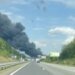 Розподільчий центр "Аврори" біля столиці зазнав атаки рф, дим відчувають у Києві