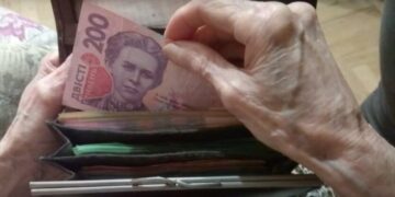 ПФУ разграничил выплаты приемным родителям и детям: где проверить суммы