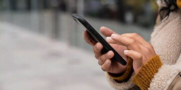 Без риса и фена: найден быстрый способ убрать воду из динамика смартфона
