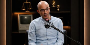Юваль Ной Харари: ИИ может взять мир под контроль, но такой исход не предрешен