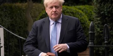 “путін має зрозуміти, що ця війна дурна”: Борис Джонсон заявив, що Україна має продовжити тиск на рф