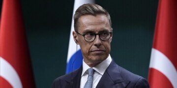 Президент Фінляндії попросив Ілона Маска розширити Starlink для України