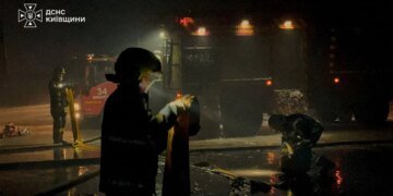 Атака рф триває сьому добу: у Києві змінили роботу метро, в області нові пошкодження складів