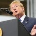 На сайте Белого дома появились видеоигры, где Трамп “ловит” мигрантов