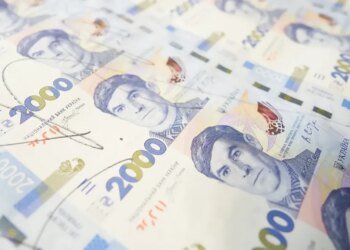 Скандал со шрифтом уже позади: в Украине появилась банкнота номиналом 2000 гривен с портретом Стуса