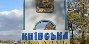 Ворожа атака на Київщину: є загиблі, відомо про десятки пошкоджених об'єктів
