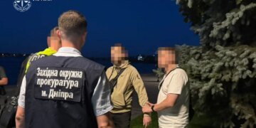 «Клиент» должен был ехать в Черновцы, а оттуда — в Румынию: в Днепре раскрыли схему побега за границу