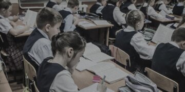 У російських школах посилюють пропаганду та військову підготовку