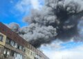 Удар БПЛА рф по Дніпру спричинив пожежу на складах, є поранені