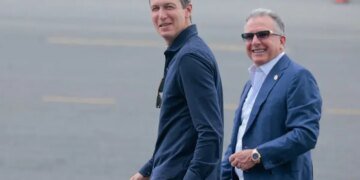 Американских дипломатов по дороге в Киев кормили традиционными блюдами Крыма. ФОТО