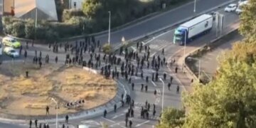 В Великобритании протестующие заблокировали дороги, ведущие к порту Дувра