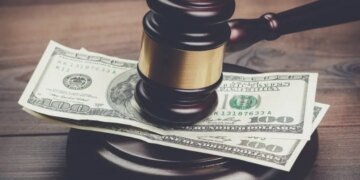 Судья подбивал адвоката занести $30 тысяч за нужный приговор в Киеве