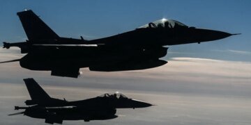 На фоне ударов РФ по Украине Польша подняла военную авиацию