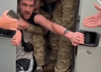 Омбудсмен требует информацию с бодикамер, как в Мукачево ТЦК силой затащили в бус мужчину. ВИДЕО