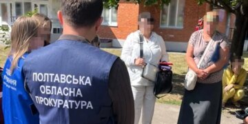 Записали чужого мужчину «отцом» троих детей за 200 тысяч – мать и дочь с Полтавщины задержали в тот же день