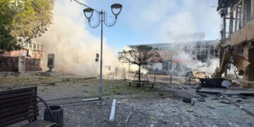 Смертоносна атака на ТРЦ у Павлограді: кількість жертв зросла до чотирьох, а поранених – до 60