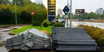 Укрнафта встановлює габіони навколо АЗС у Києві через загрозу атак