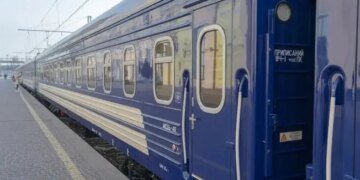 Укрзалізниця попередила про затримки поїздів через атаки на залізницю
